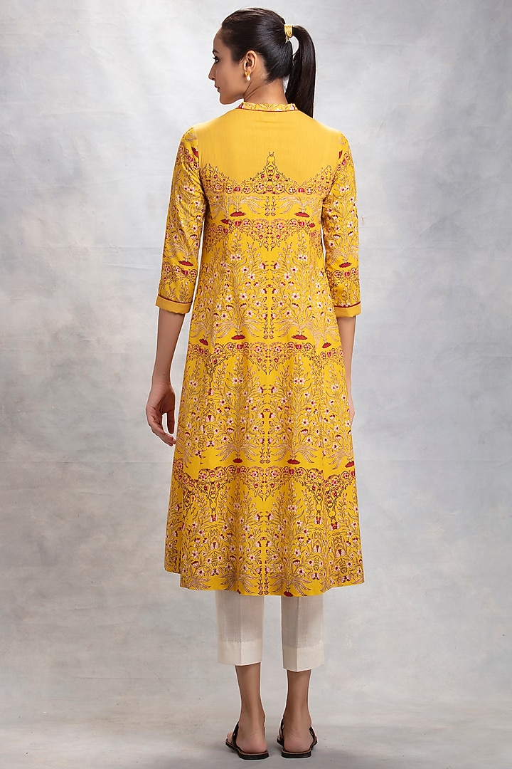 Mustard Printed Straight Kurta Set by Anju Modi at Pernia's Pop Up Shop