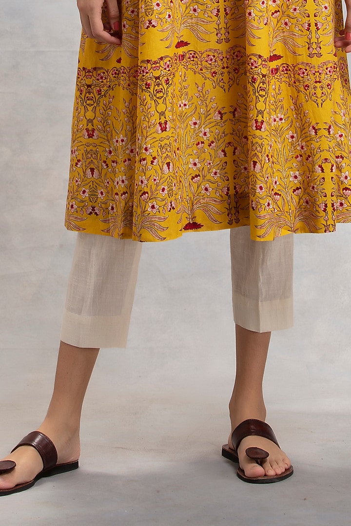 Mustard Printed Straight Kurta Set by Anju Modi at Pernia's Pop Up Shop