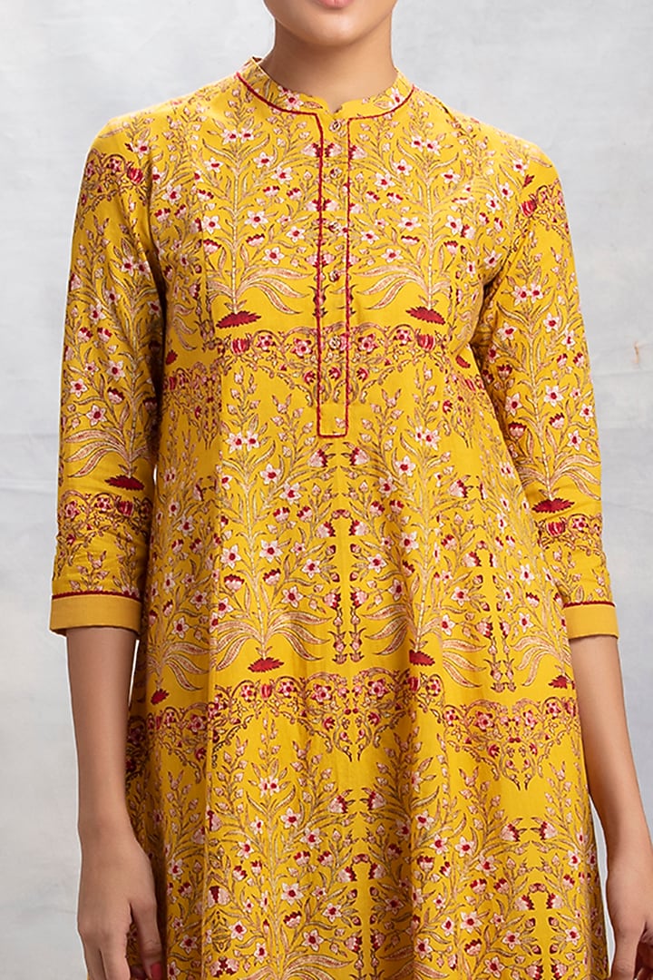 Mustard Printed Straight Kurta Set by Anju Modi at Pernia's Pop Up Shop