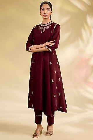 Maroon Silk Dupion Floral Boota Embroidered Kurta Set by Anju Modi