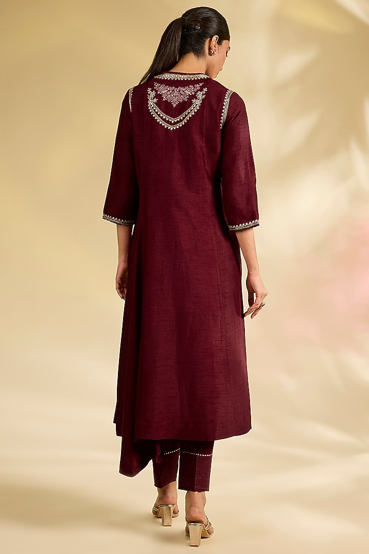 Maroon Silk Dupion Floral Boota Embroidered Kurta Set by Anju Modi at Pernia's Pop Up Shop