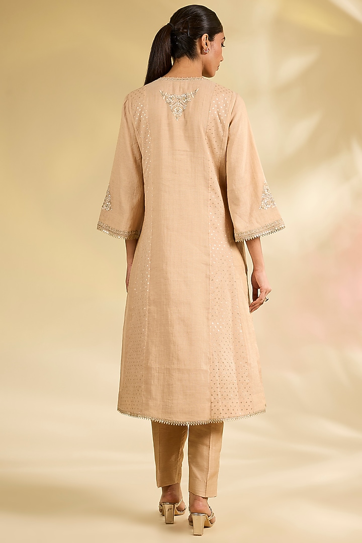 Gold Tissue Boota Embroidered Kurta Set by Anju Modi at Pernia's Pop Up Shop