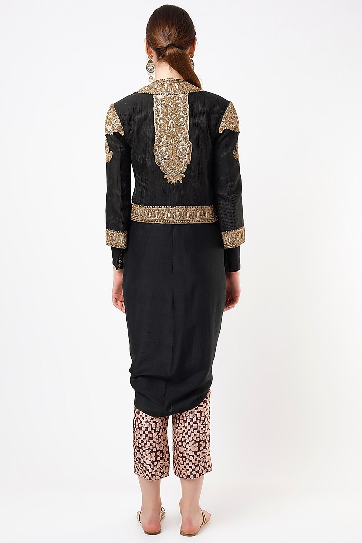 Black Embroidered Kurta Set by Anand Kabra at Pernia's Pop Up Shop