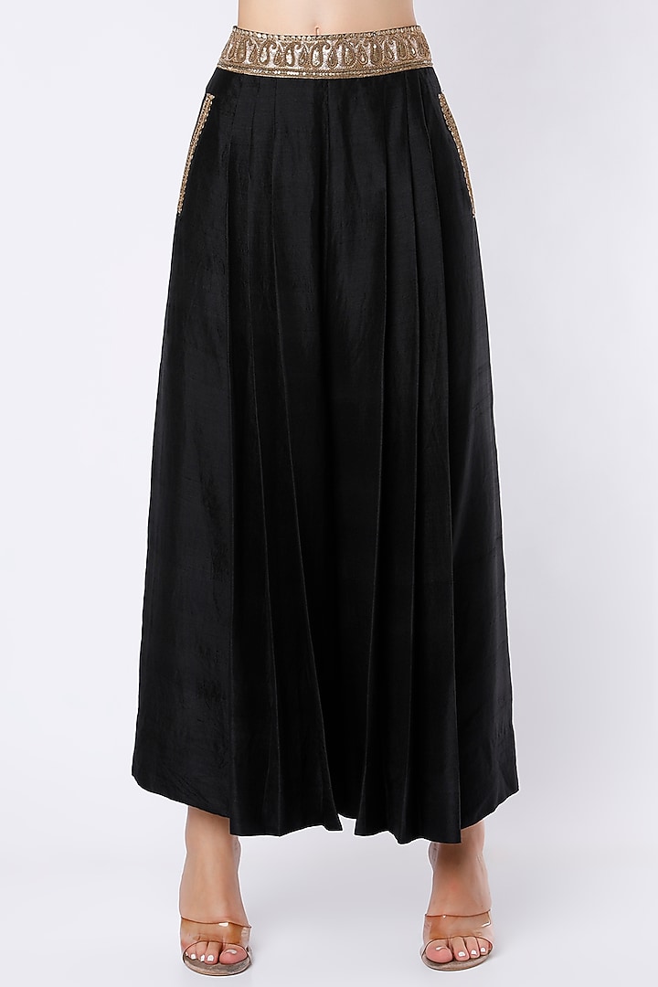 Mustard & Black Embroidered Cape Set by Anand Kabra at Pernia's Pop Up Shop