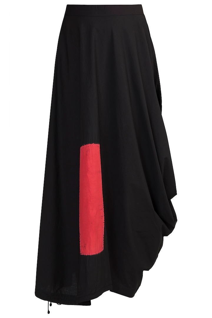Cream Highlighted Dupatta Cape With Black Skirt by Anamika Khanna at Pernia's Pop Up Shop