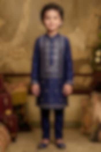Navy Blue Cotton Silk Embroidered Kurta Set For Boys by Ankit V kapoor Kids at Pernia's Pop Up Shop