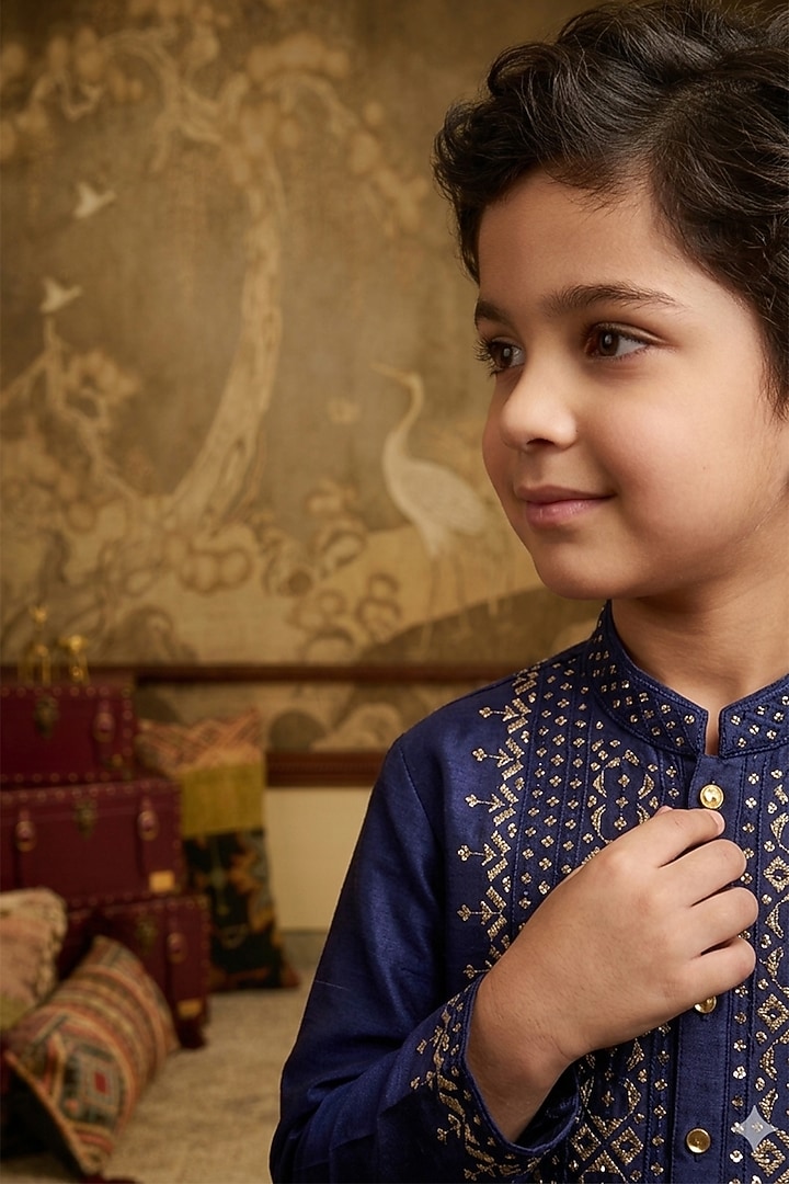 Navy Blue Cotton Silk Embroidered Kurta Set For Boys by Ankit V kapoor Kids at Pernia's Pop Up Shop