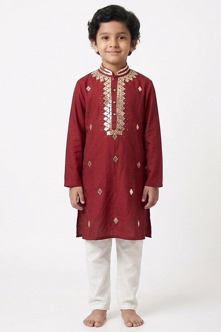 Maroon Cotton Silk Embroidered Kurta Set For Boys by Ankit V kapoor Kids at Pernia's Pop Up Shop