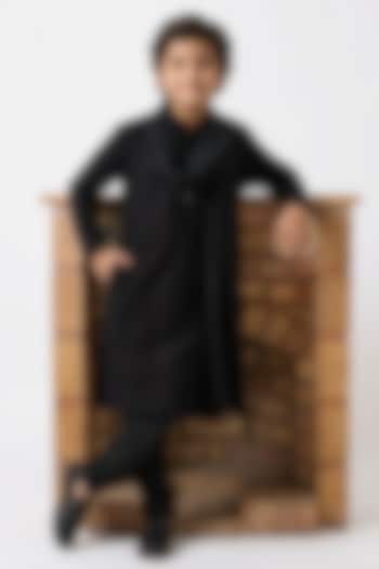 Black Cotton Silk Thread Embroidered Kurta Set For Boys by Ankit V kapoor Kids at Pernia's Pop Up Shop