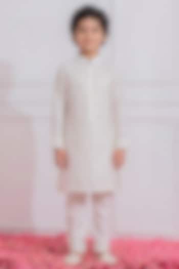 Off-White Silk Mirror Embroidered Kurta Set For Boys by Ankit V kapoor Kids at Pernia's Pop Up Shop