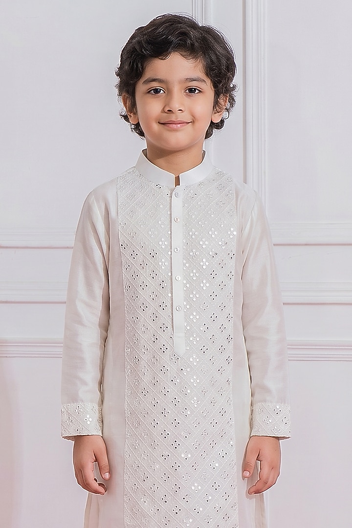 Off-White Silk Mirror Embroidered Kurta Set For Boys by Ankit V kapoor Kids at Pernia's Pop Up Shop