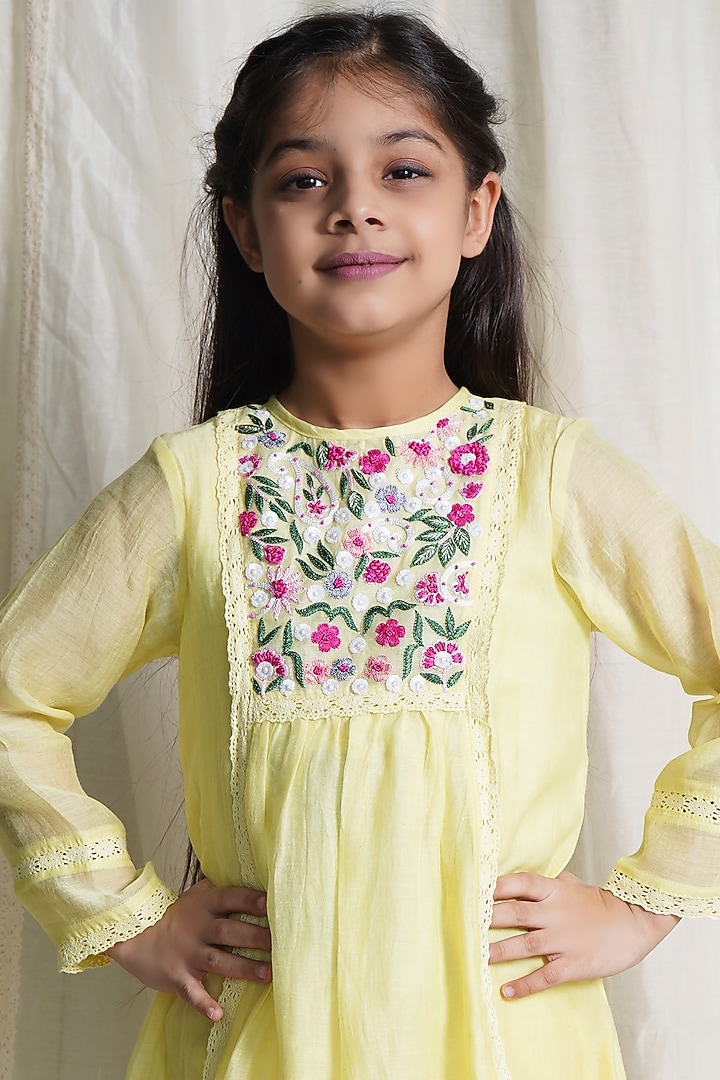 Lemon Yellow Chanderi Kurta Set For Girls by Ananda Life - Kids at Pernia's Pop Up Shop