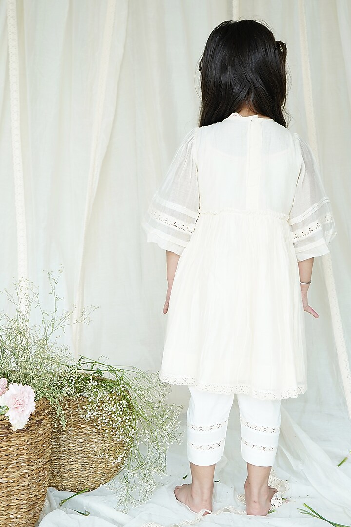 White Chanderi Kurta Set For Girls by Ananda Life - Kids at Pernia's Pop Up Shop