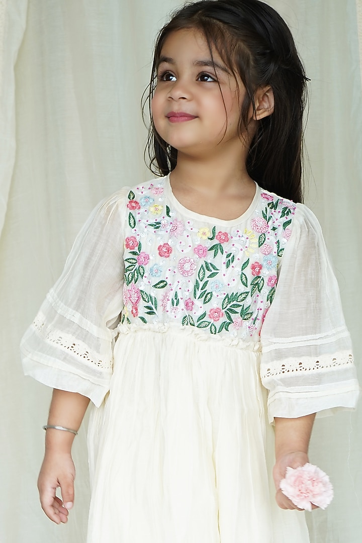 White Chanderi Kurta Set For Girls by Ananda Life - Kids at Pernia's Pop Up Shop