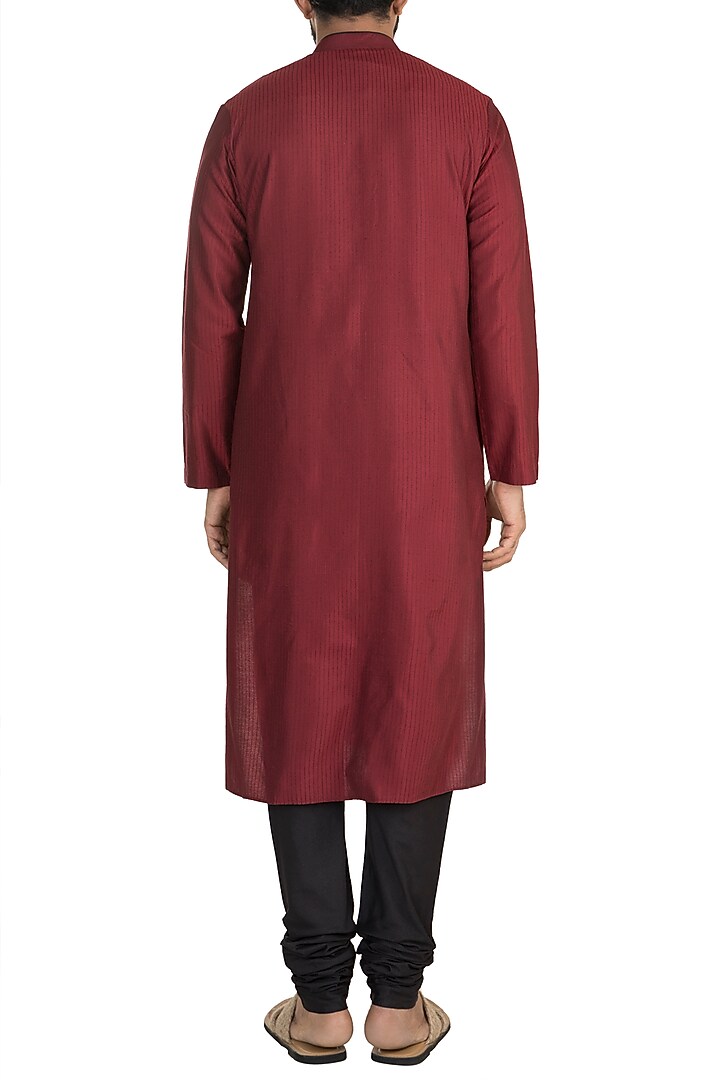 Maroon Embroidered Kurta Set by Anuj Madaan at Pernia's Pop Up Shop