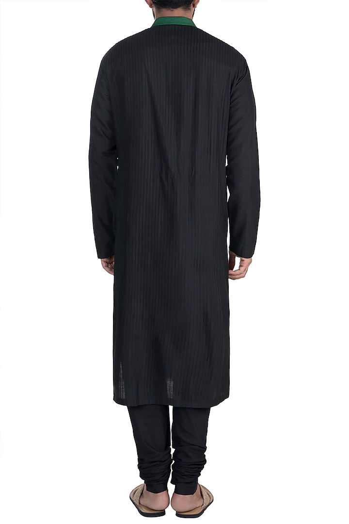 Mehendi Green Kurta Set by Anuj Madaan at Pernia's Pop Up Shop