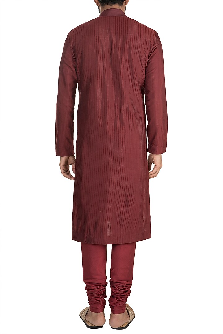 Maroon Applique Kurta Set by Anuj Madaan at Pernia's Pop Up Shop