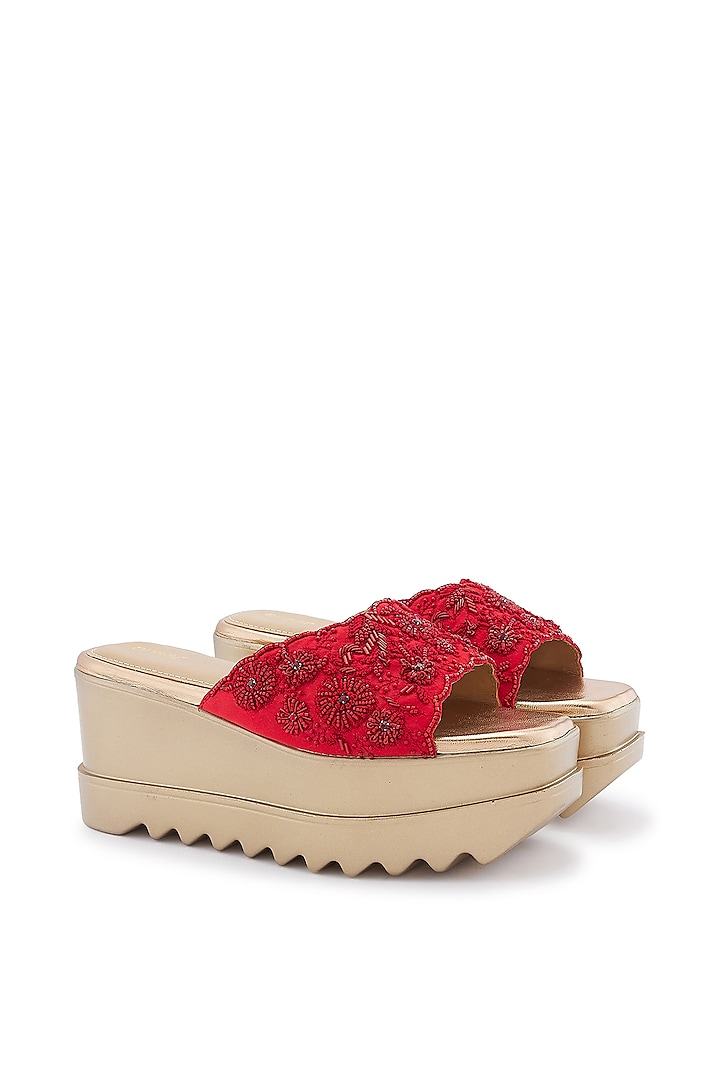 Red Bridal Satin Resham Embroidered Wedge Sandals by Anaar at Pernia's Pop Up Shop