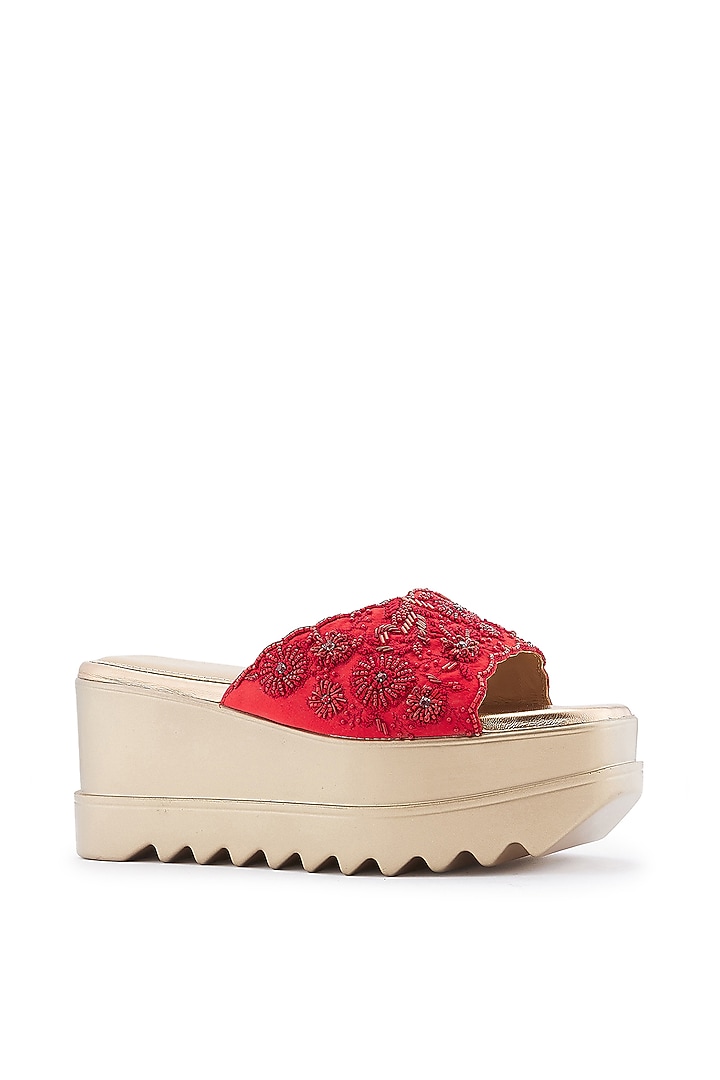 Red Bridal Satin Resham Embroidered Wedge Sandals by Anaar at Pernia's Pop Up Shop