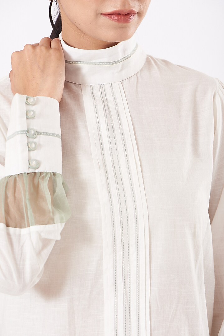 White Short Kurta Set by Anurag Gupta at Pernia's Pop Up Shop