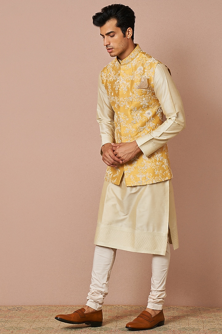 Pastel Yellow Raw Silk Pearl Embroidered Bundi Jacket Set by Anushree Reddy Men at Pernia's Pop Up Shop