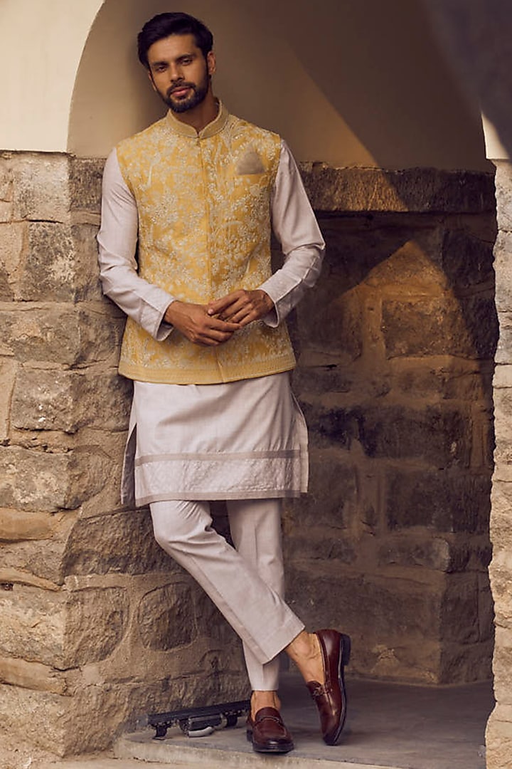 Yellow Raw Silk & Cotton Hand Embroidered Bundi Jacket Set by Anushree Reddy Men at Pernia's Pop Up Shop