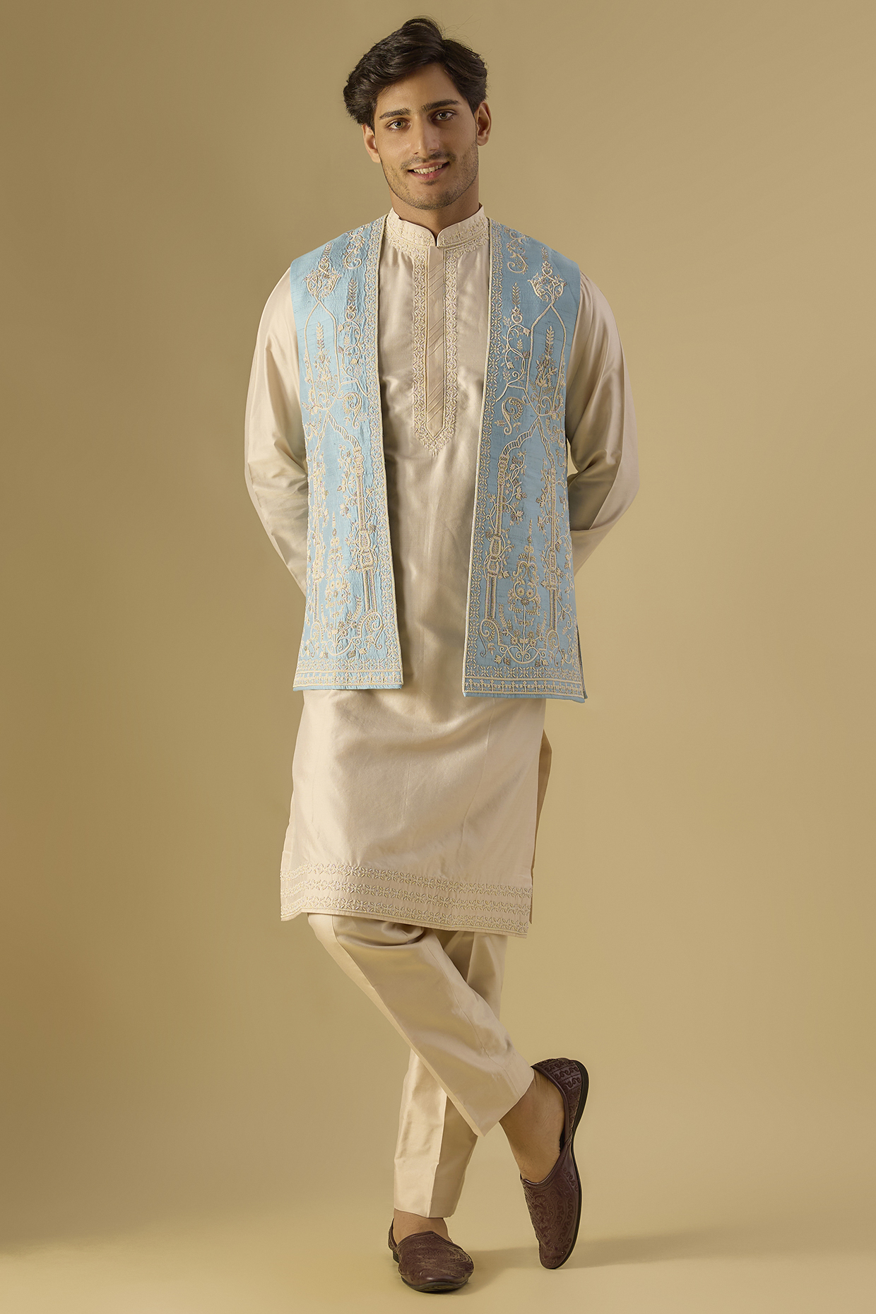 Aqua Raw Silk Zardosi Embroidered Bundi Jacket Set by Anushree Reddy Men