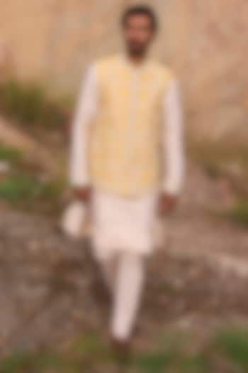 Summer Yellow Raw Silk Thread Embroidered Bundi Jacket Set by Anushree Reddy Men at Pernia's Pop Up Shop