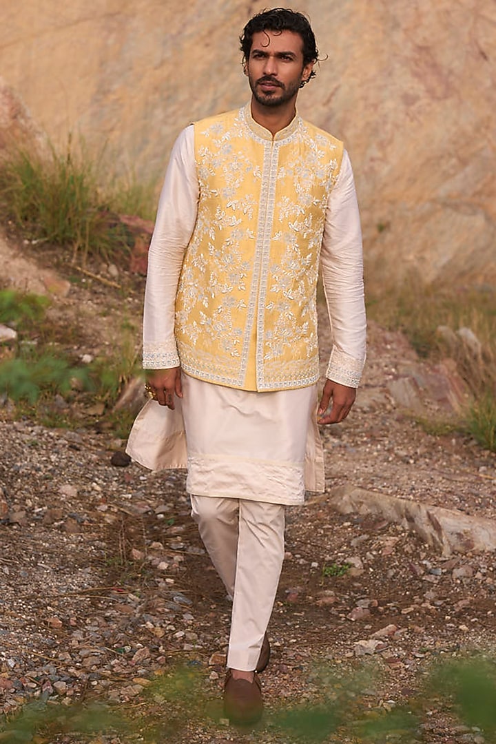 Summer Yellow Raw Silk Thread Embroidered Bundi Jacket Set by Anushree Reddy Men at Pernia's Pop Up Shop