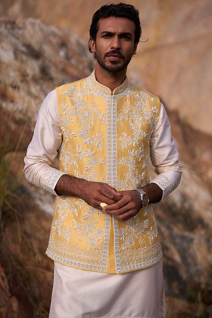 Summer Yellow Raw Silk Thread Embroidered Bundi Jacket Set by Anushree Reddy Men at Pernia's Pop Up Shop