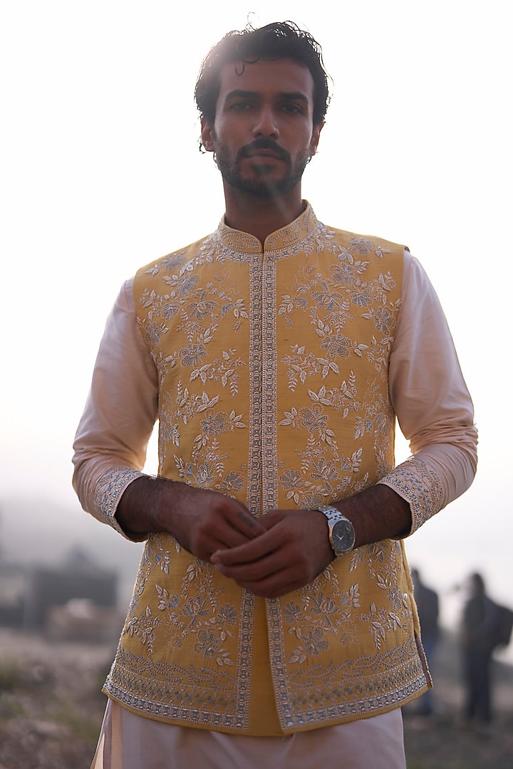 Summer Yellow Raw Silk Thread Embroidered Bundi Jacket Set by Anushree Reddy Men at Pernia's Pop Up Shop