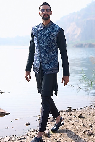 Midnight Blue Raw Silk Thread Embroidered Bundi Jacket Set by Anushree Reddy Men