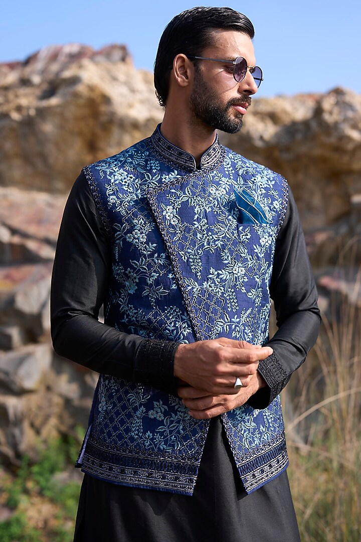 Midnight Blue Raw Silk Thread Embroidered Bundi Jacket Set by Anushree Reddy Men at Pernia's Pop Up Shop