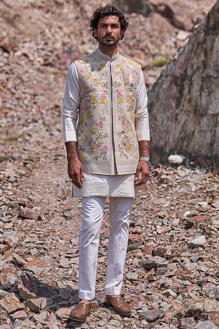 Ivory Raw Silk Thread Embroidered Bundi Jacket Set by Anushree Reddy Men at Pernia's Pop Up Shop