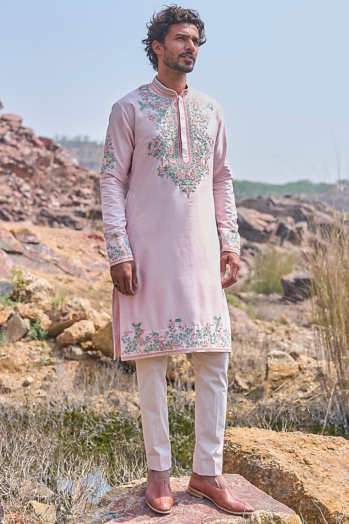 Soft Pink Silk Thread Embroidered Kurta Set by Anushree Reddy Men at Pernia's Pop Up Shop