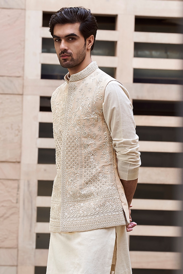 Ivory Matka Silk Geometric Bundi Jacket Set by Anushree Reddy Men at Pernia's Pop Up Shop