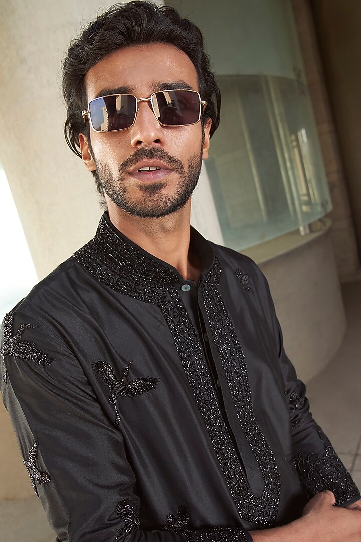 Black Linen Kurta Set by Anushree Reddy Men at Pernia's Pop Up Shop