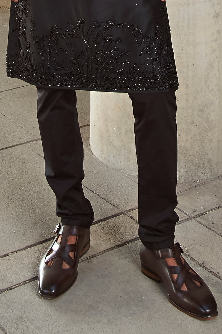 Black Linen Kurta Set by Anushree Reddy Men at Pernia's Pop Up Shop