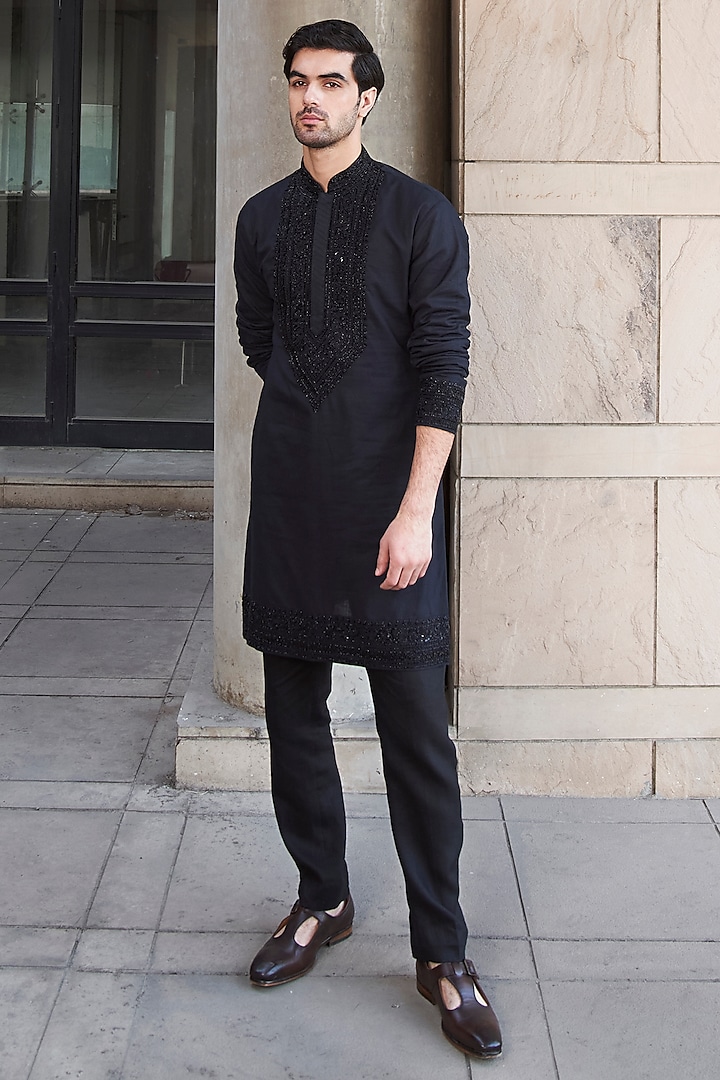 Black Chanderi Kurta Set by Anushree Reddy Men