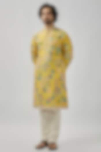 Yellow Chanderi Kurta Set by Anushree Reddy Men at Pernia's Pop Up Shop