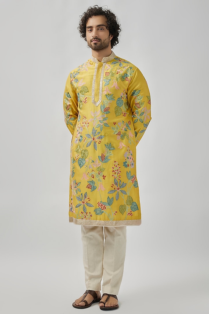 Yellow Chanderi Kurta Set by Anushree Reddy Men at Pernia's Pop Up Shop