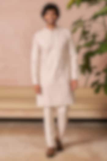 Ivory Chanderi Kurta Set by Anushree Reddy Men at Pernia's Pop Up Shop