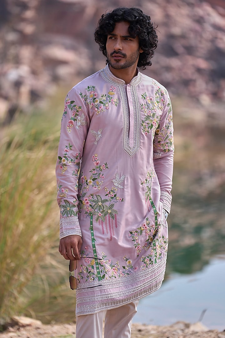 Lilac Silk Thread Embroidered Kurta Set by Anushree Reddy Men at Pernia's Pop Up Shop