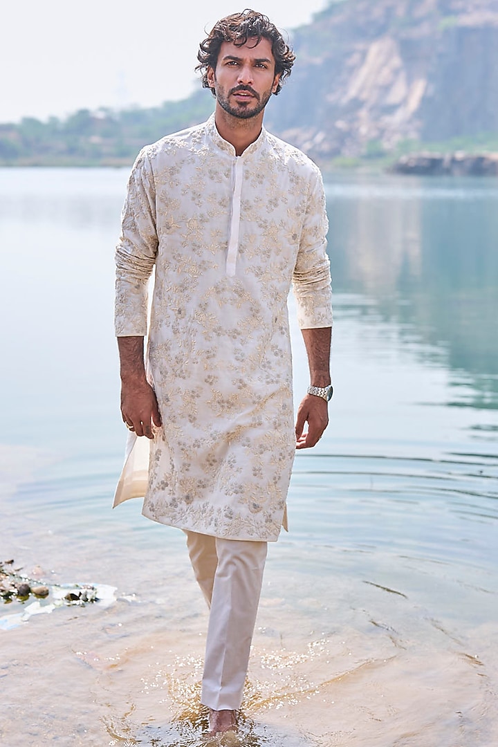 Ivory Chanderi French Knot Embroidered Kurta Set by Anushree Reddy Men at Pernia's Pop Up Shop