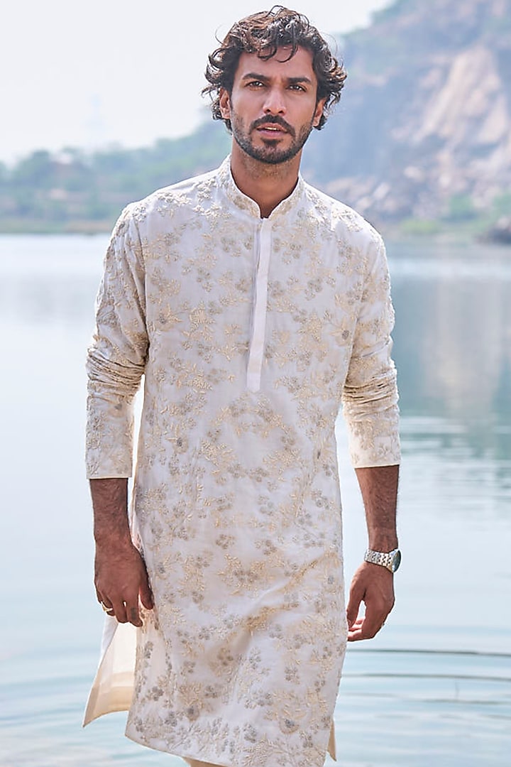 Ivory Chanderi French Knot Embroidered Kurta Set by Anushree Reddy Men at Pernia's Pop Up Shop