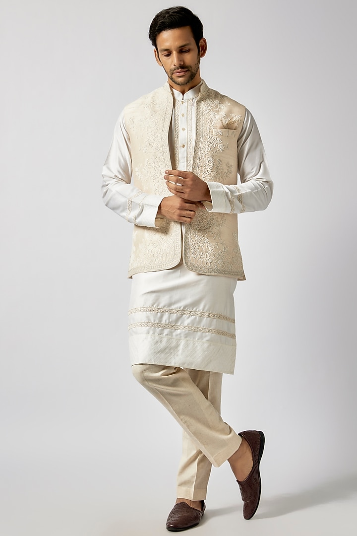 Beige Raw Silk Thread Embroidered Bundi Jacket Set by Anushree Reddy Men at Pernia's Pop Up Shop