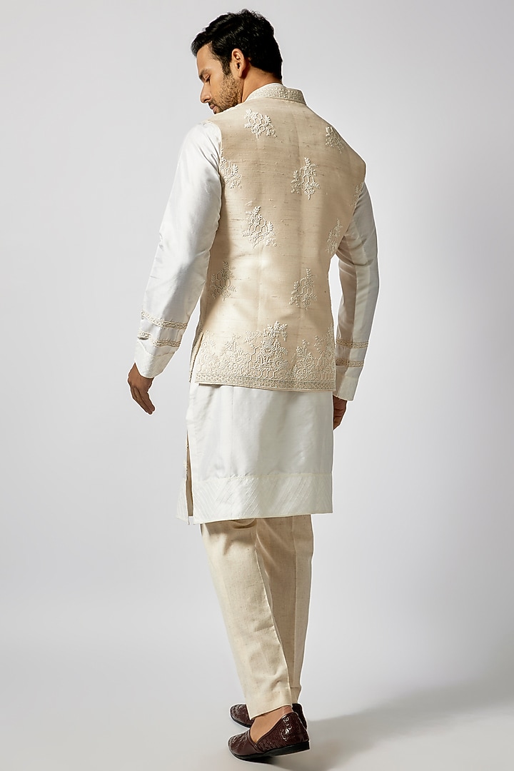 Beige Raw Silk Thread Embroidered Bundi Jacket Set by Anushree Reddy Men at Pernia's Pop Up Shop