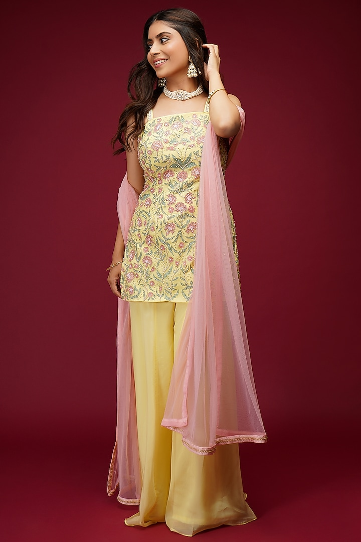 Lemon Yellow & Pink Embroidered Kurta Set by Label Anshita Garg at Pernia's Pop Up Shop