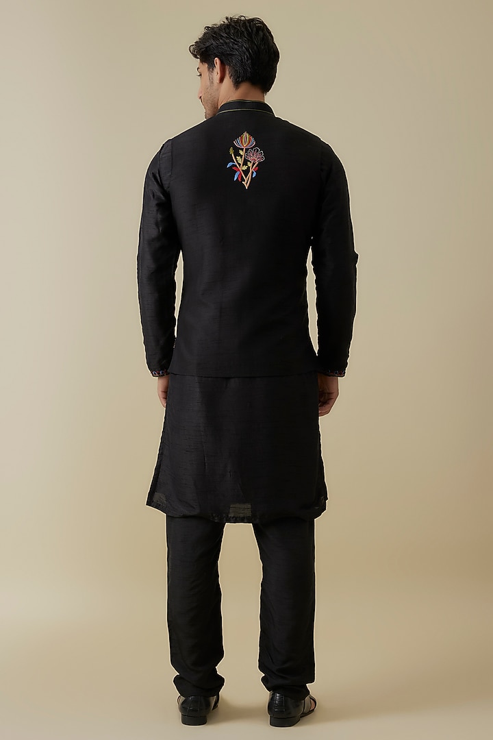 Black Bangalore Silk Embroidered Bundi Jacket Set by AANURAG DALMIA at Pernia's Pop Up Shop
