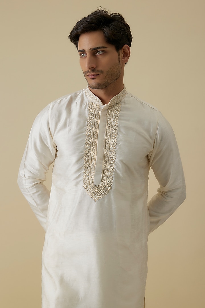 Off-White Mysore Silk Hand Embroidered Kurta Set by AANURAG DALMIA at Pernia's Pop Up Shop